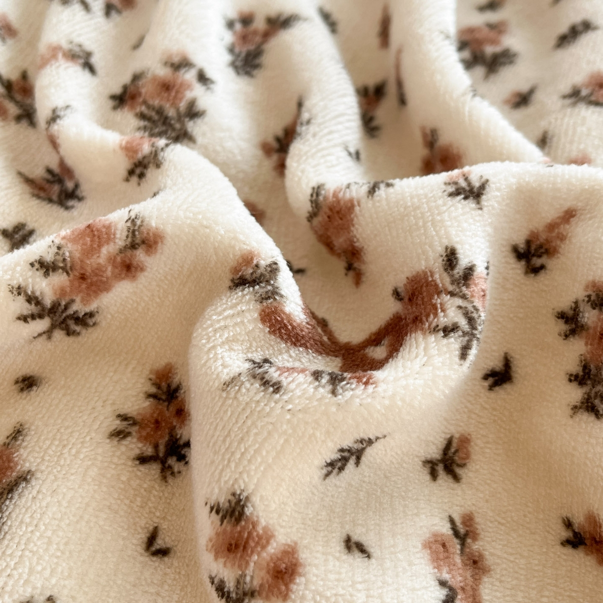 91家纺网 家纺一手货源 找家纺 牵依 2025新款韩版牛奶绒夹棉床盖四件套 田园兔