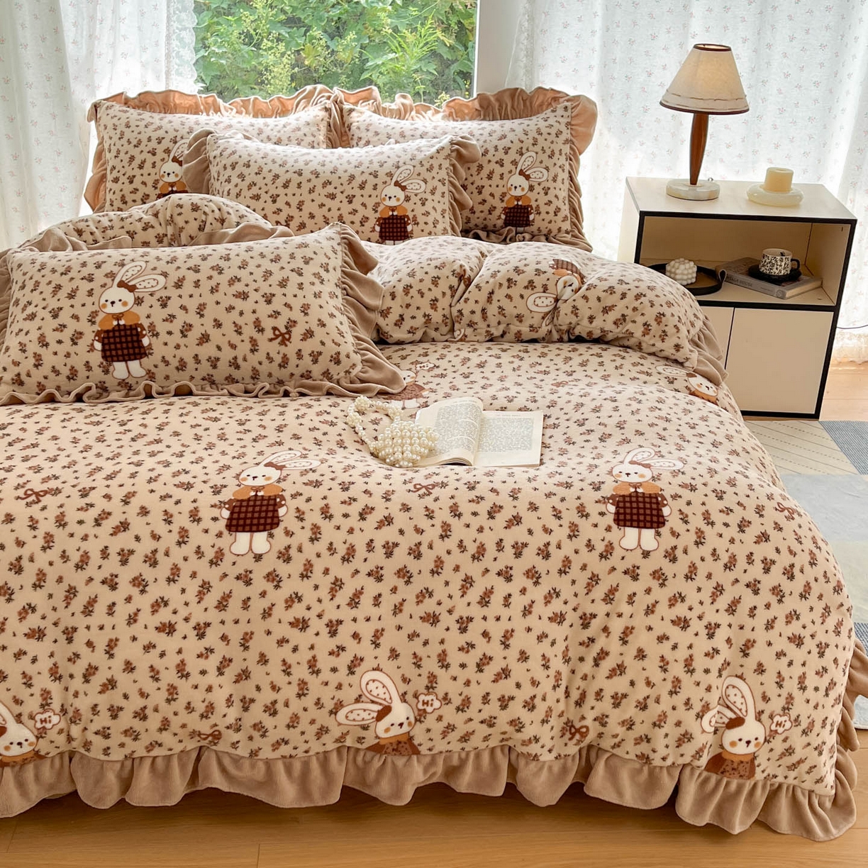 91家纺网 家纺一手货源 找家纺 牵依 2025新款韩版牛奶绒夹棉床盖四件套 田园兔