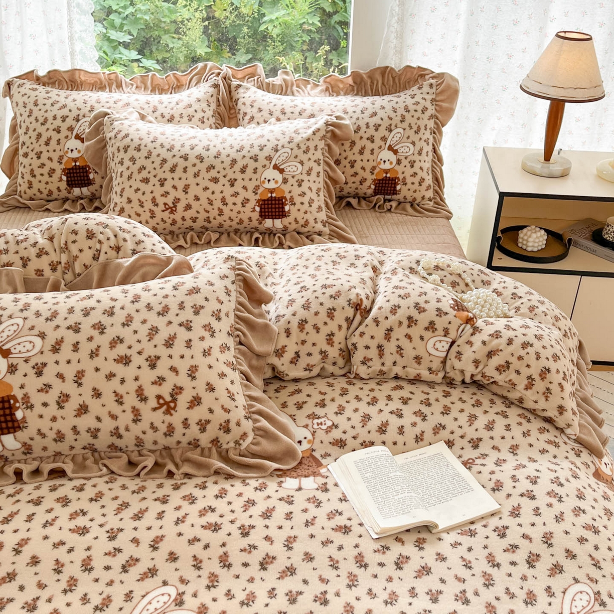 91家纺网 家纺一手货源 找家纺 牵依 2025新款韩版牛奶绒夹棉床盖四件套 田园兔