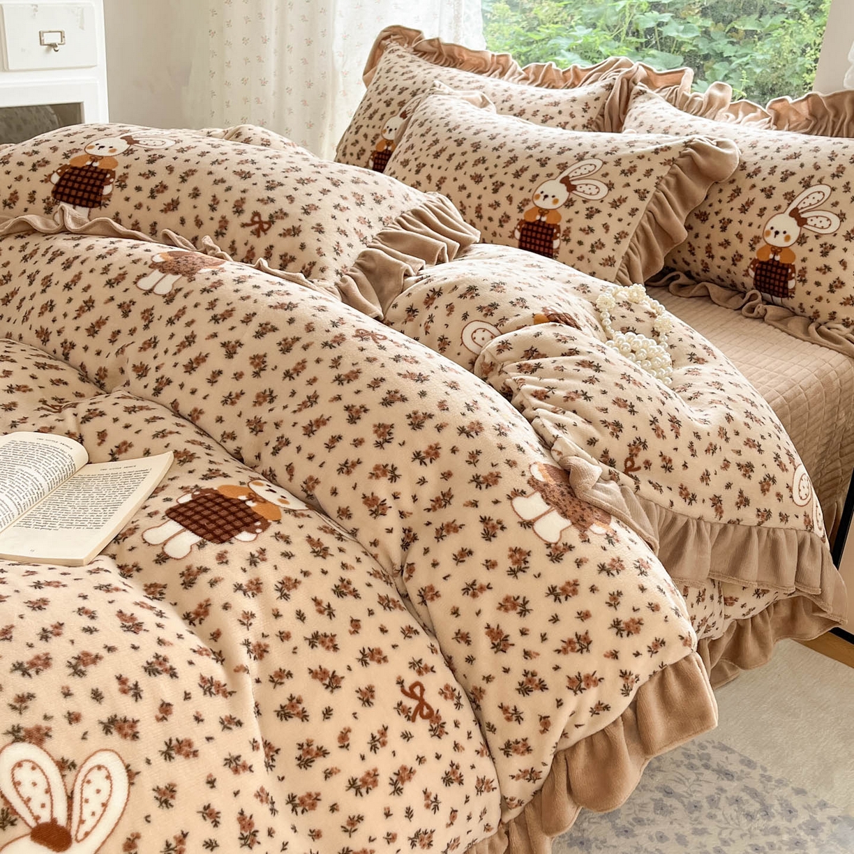 91家纺网 家纺一手货源 找家纺 牵依 2025新款韩版牛奶绒夹棉床盖四件套 田园兔