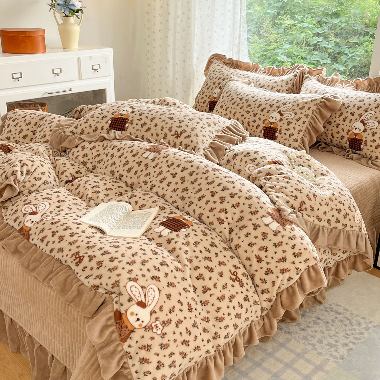 91家纺网 家纺一手货源 找家纺 牵依 2025新款韩版牛奶绒夹棉床盖四件套 田园兔