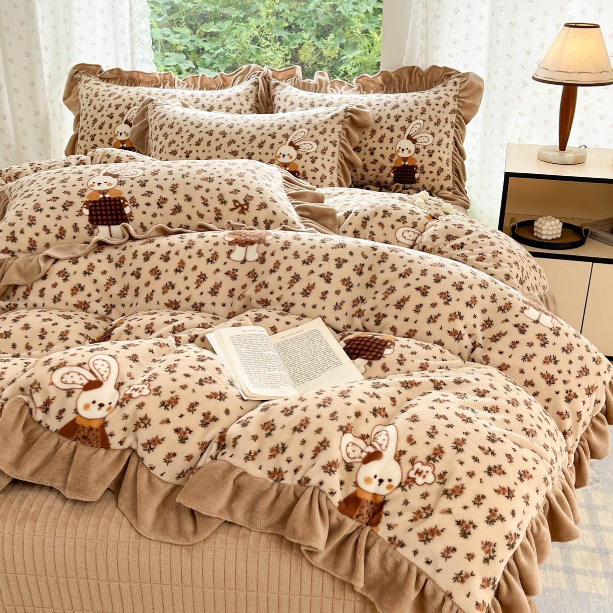 91家纺网 家纺一手货源 找家纺 牵依 2025新款韩版牛奶绒夹棉床盖四件套 田园兔