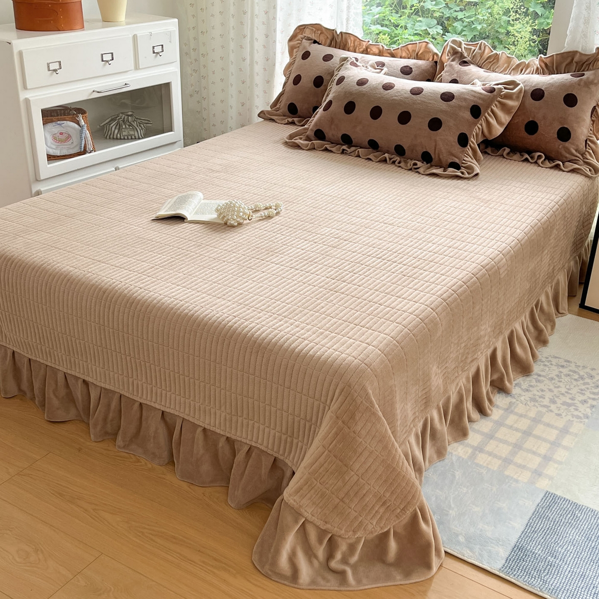 91家纺网 家纺一手货源 找家纺 牵依 2025新款韩版牛奶绒夹棉床盖四件套 圆梦咖