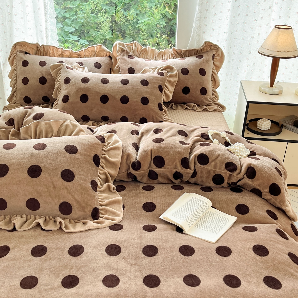 91家纺网 家纺一手货源 找家纺 牵依 2025新款韩版牛奶绒夹棉床盖四件套 圆梦咖