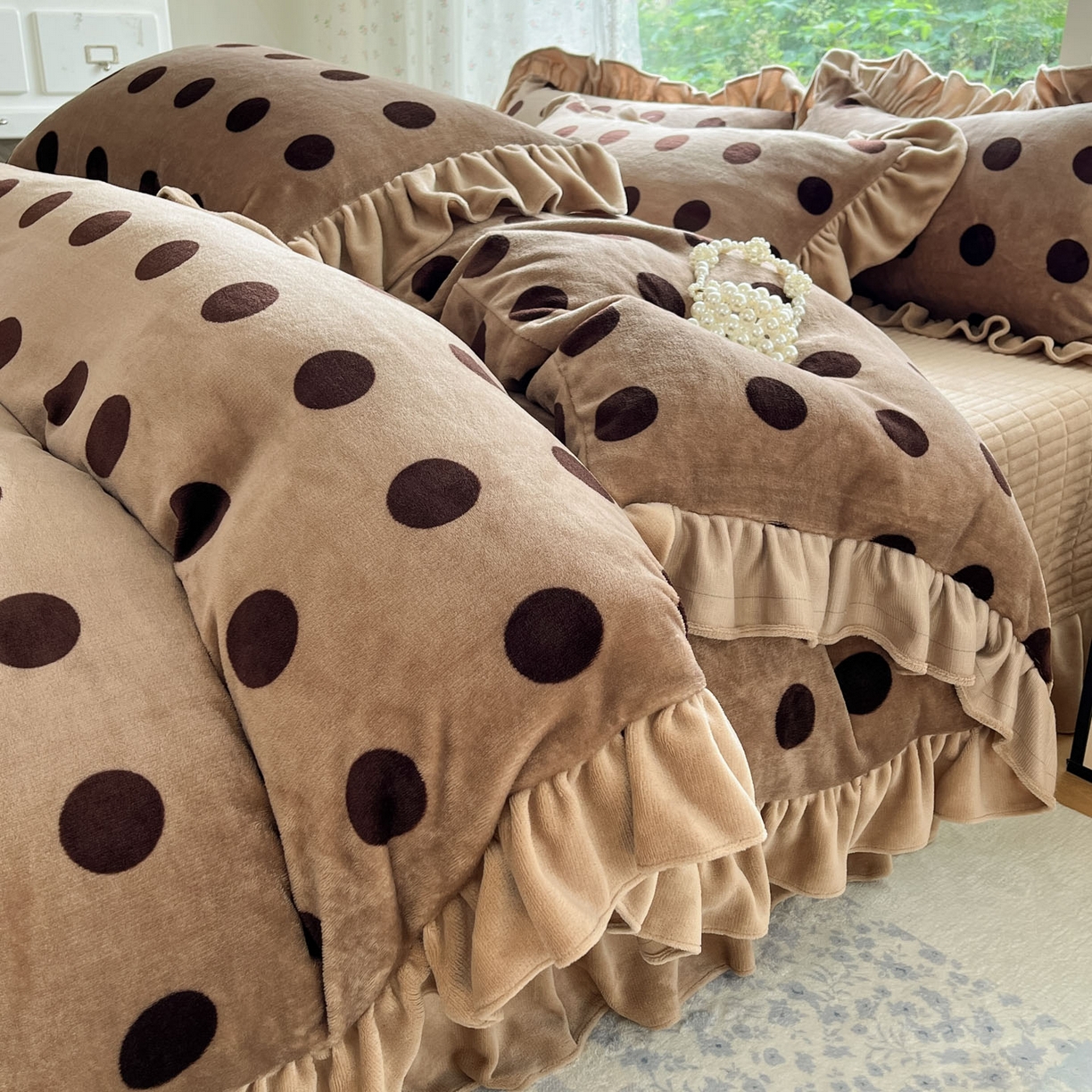 91家纺网 家纺一手货源 找家纺 牵依 2025新款韩版牛奶绒夹棉床盖四件套 圆梦咖