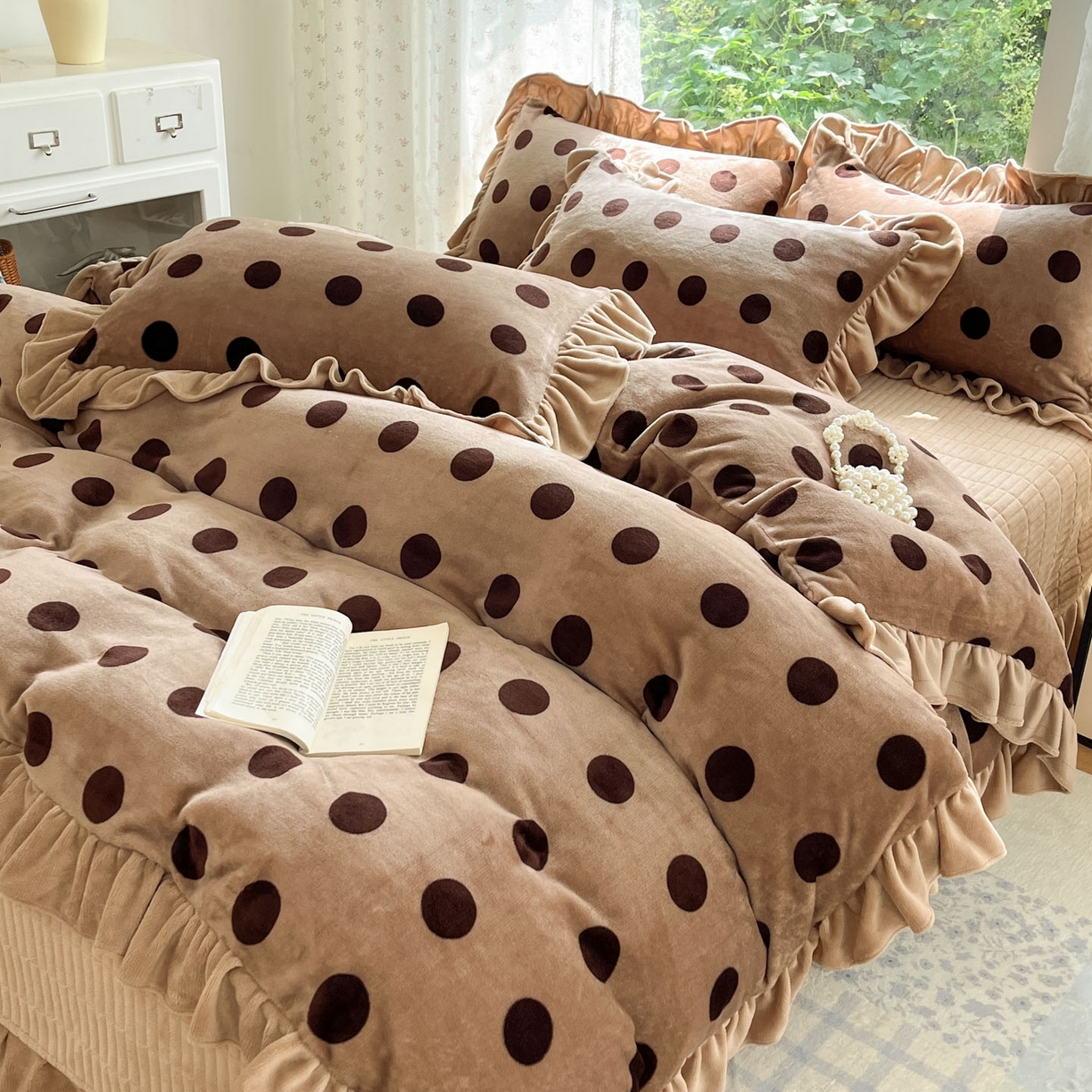 91家纺网 家纺一手货源 找家纺 牵依 2025新款韩版牛奶绒夹棉床盖四件套 圆梦咖