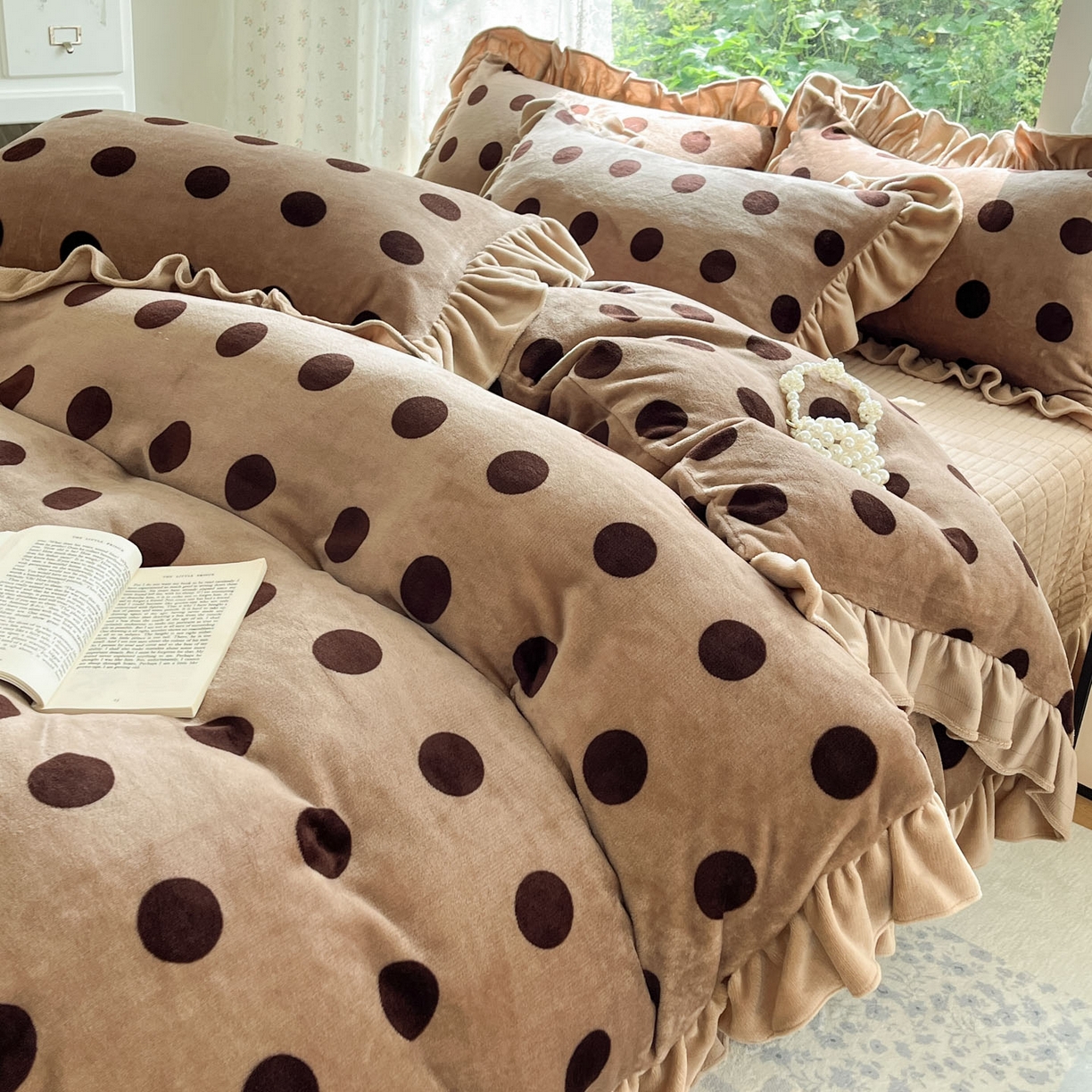 91家纺网 家纺一手货源 找家纺 牵依 2025新款韩版牛奶绒夹棉床盖四件套 圆梦咖