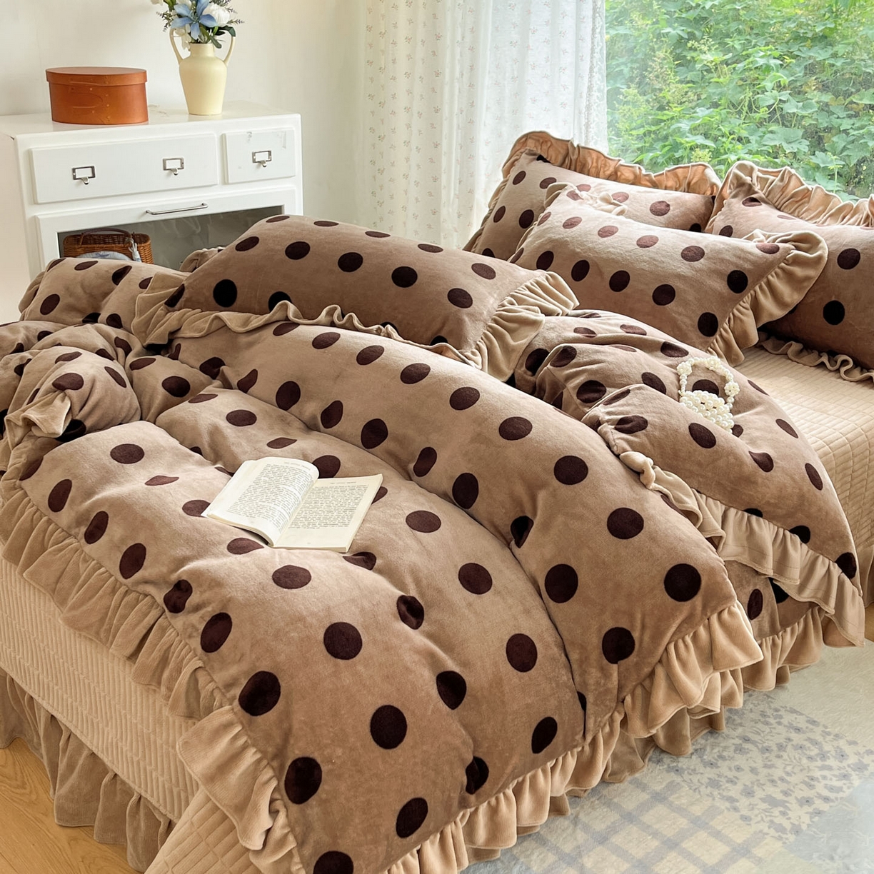 91家纺网 家纺一手货源 找家纺 牵依 2025新款韩版牛奶绒夹棉床盖四件套 圆梦咖