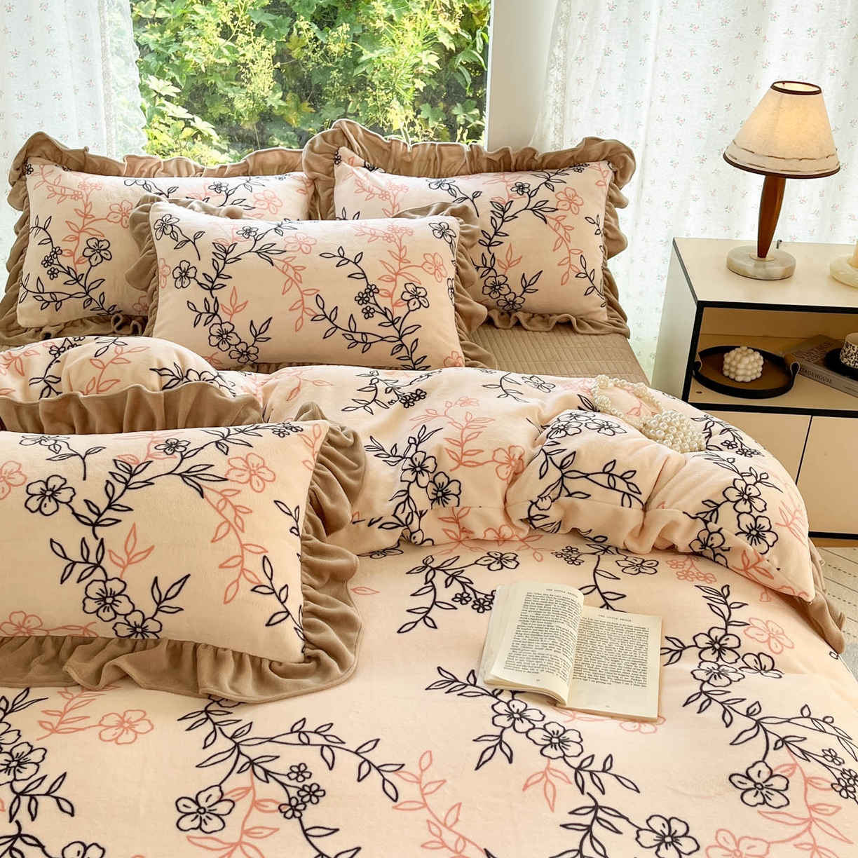 91家纺网 家纺一手货源 找家纺 牵依 2025新款韩版牛奶绒夹棉床盖四件套 枝繁叶茂