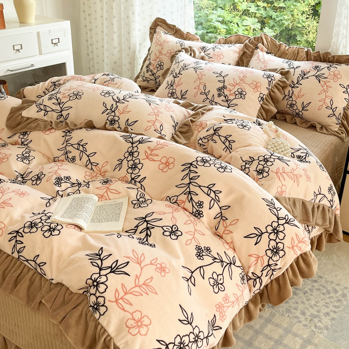 91家纺网 家纺一手货源 找家纺 牵依 2025新款韩版牛奶绒夹棉床盖四件套 枝繁叶茂