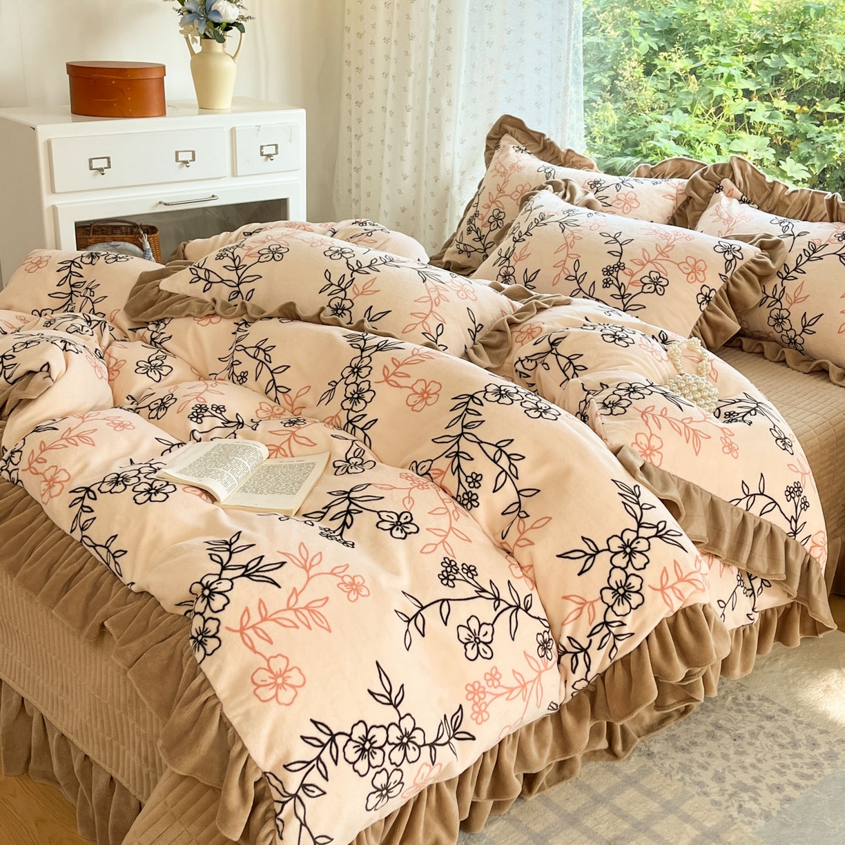 91家纺网 家纺一手货源 找家纺 牵依 2025新款韩版牛奶绒夹棉床盖四件套 枝繁叶茂