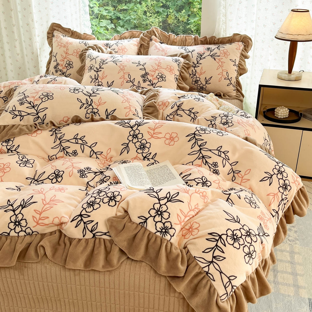 91家纺网 家纺一手货源 找家纺 牵依 2025新款韩版牛奶绒夹棉床盖四件套 枝繁叶茂