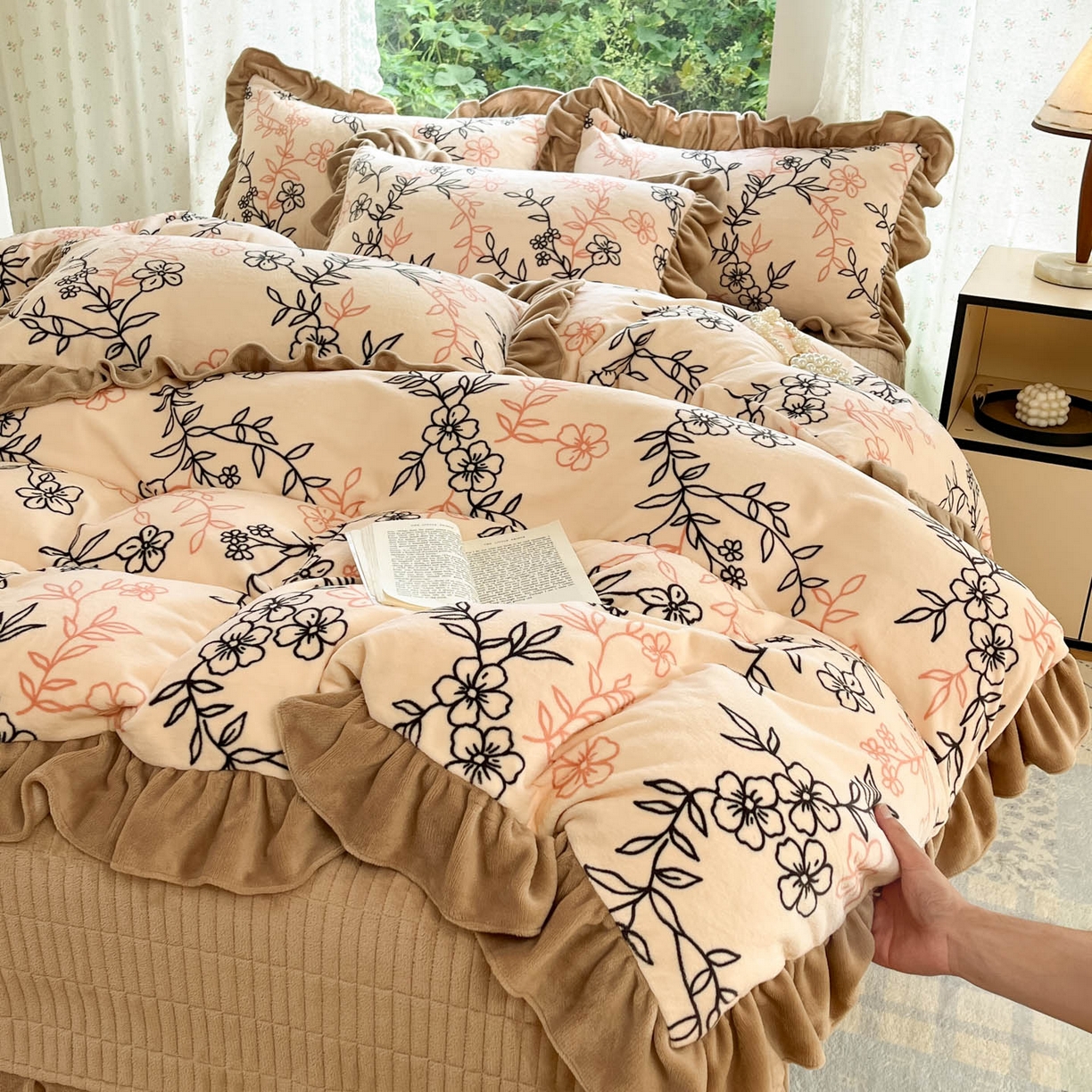 91家纺网 家纺一手货源 找家纺 牵依 2025新款韩版牛奶绒夹棉床盖四件套 枝繁叶茂