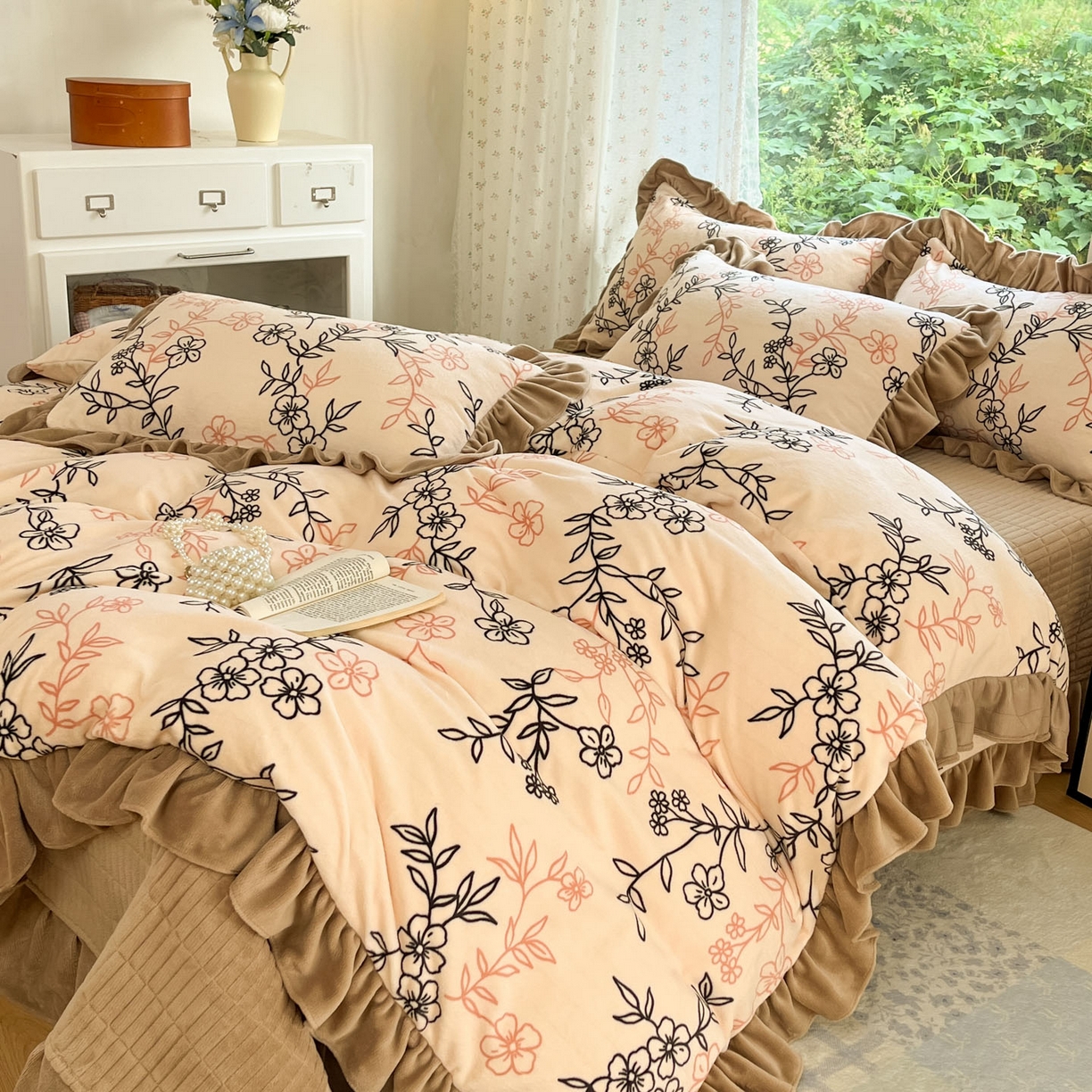 91家纺网 家纺一手货源 找家纺 牵依 2025新款韩版牛奶绒夹棉床盖四件套 枝繁叶茂