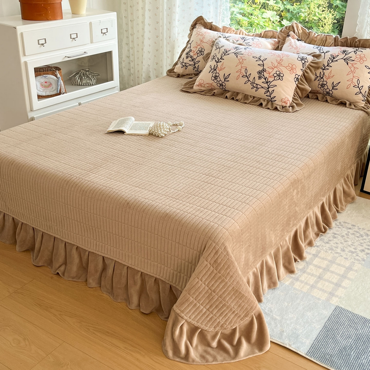 91家纺网 家纺一手货源 找家纺 牵依 2025新款韩版牛奶绒夹棉床盖四件套 枝繁叶茂