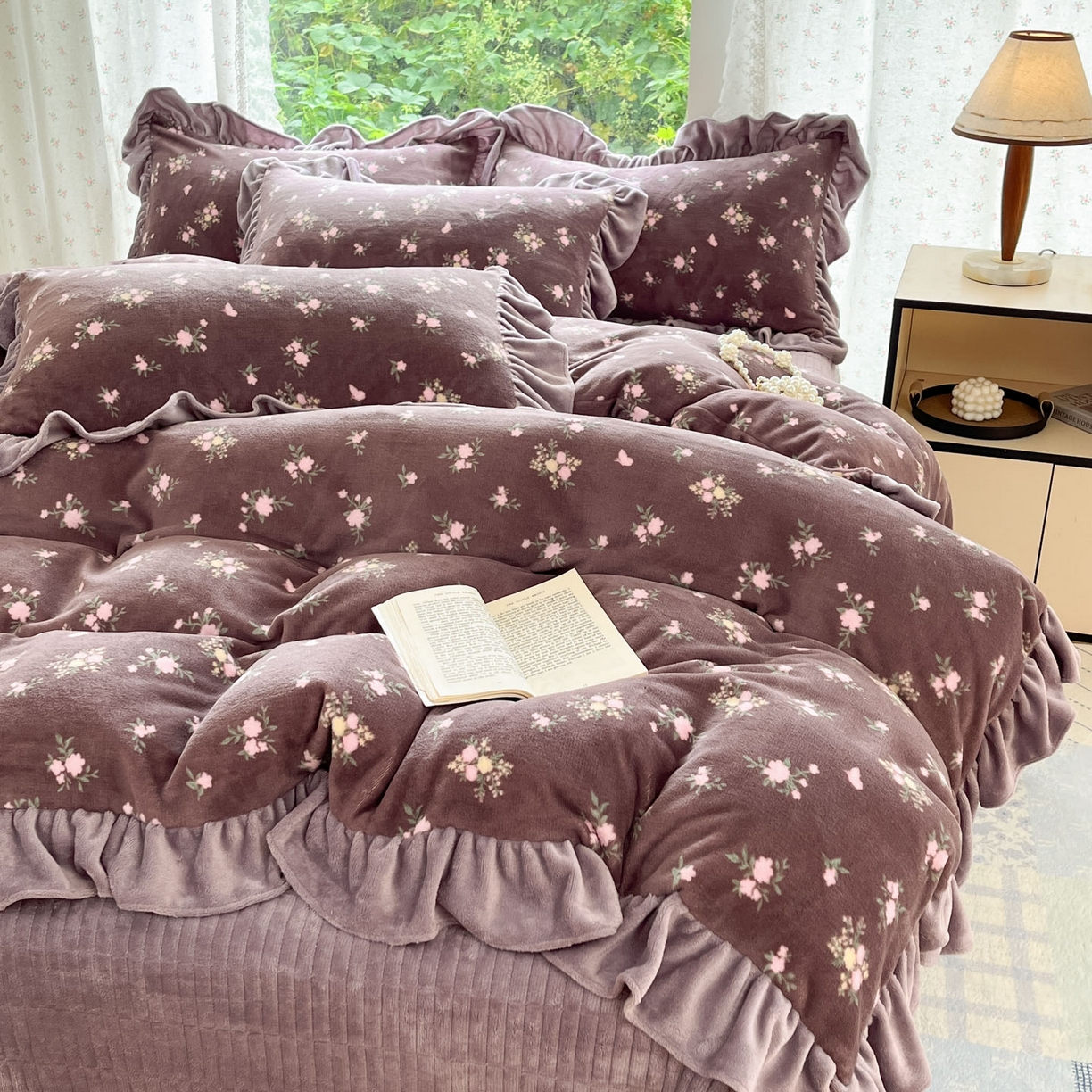 91家纺网 家纺一手货源 找家纺 牵依 2025新款韩版牛奶绒夹棉床盖四件套 紫香草