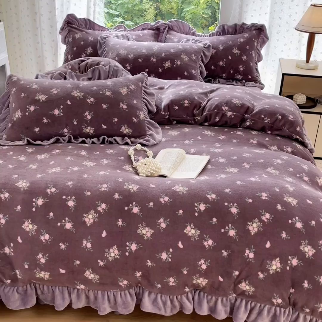 91家纺网 家纺一手货源 找家纺 牵依 2025新款韩版牛奶绒夹棉床盖四件套 紫香草