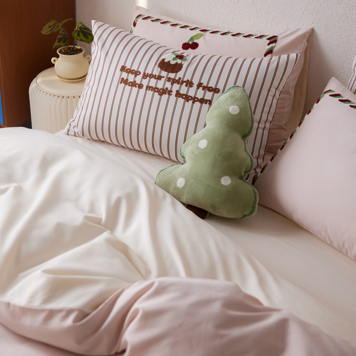 91家纺网 家纺一手货源 找家纺 简纯主义 2025新款全棉磨毛毛巾绣绣花四件套-圣诞兔 圣诞免-粉