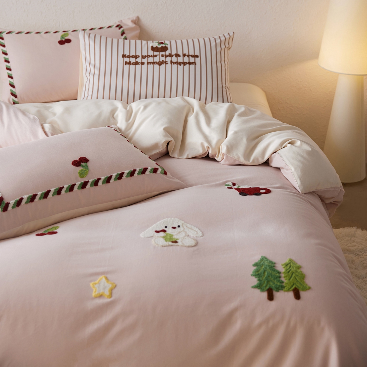 91家纺网 家纺一手货源 找家纺 简纯主义 2025新款全棉磨毛毛巾绣绣花四件套-圣诞兔 圣诞免-粉