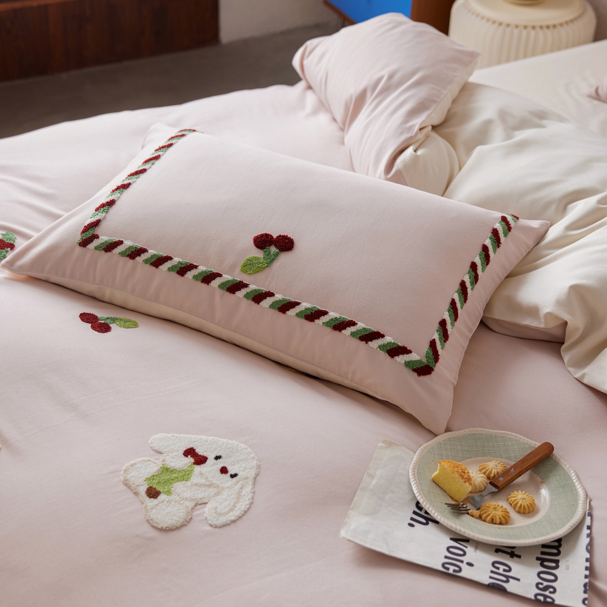 91家纺网 家纺一手货源 找家纺 简纯主义 2025新款全棉磨毛毛巾绣绣花四件套-圣诞兔 圣诞免-粉