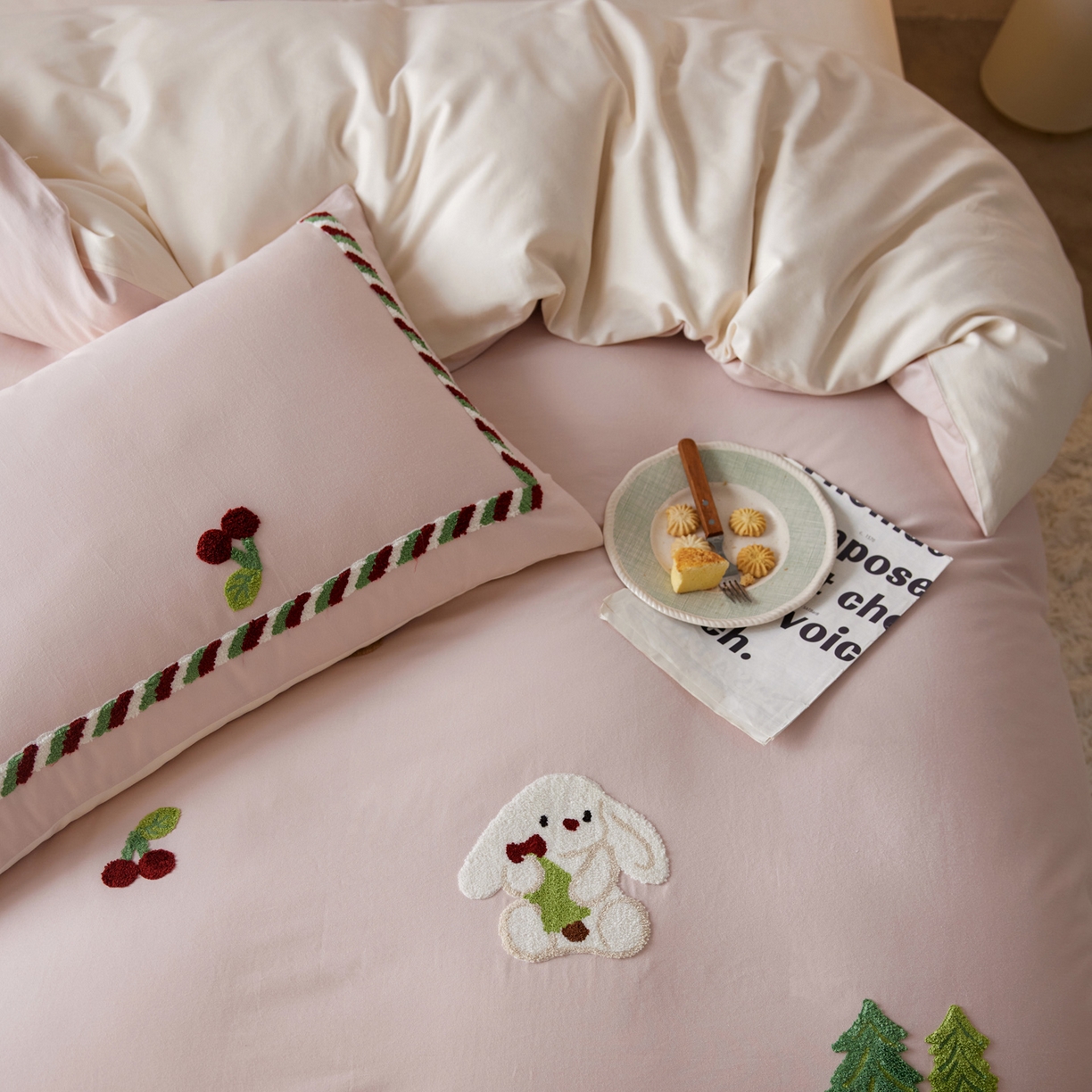 91家纺网 家纺一手货源 找家纺 （总）简纯主义 2025新款全棉磨毛毛巾绣绣花四件套-圣诞兔