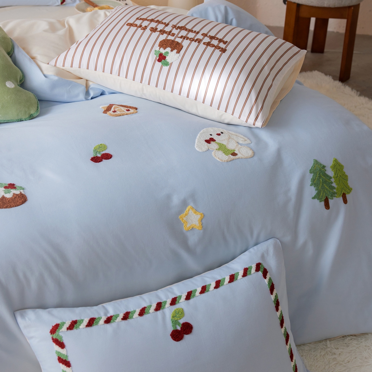 91家纺网 家纺一手货源 找家纺 简纯主义 2025新款全棉磨毛毛巾绣绣花四件套-圣诞兔 圣诞兔-蓝