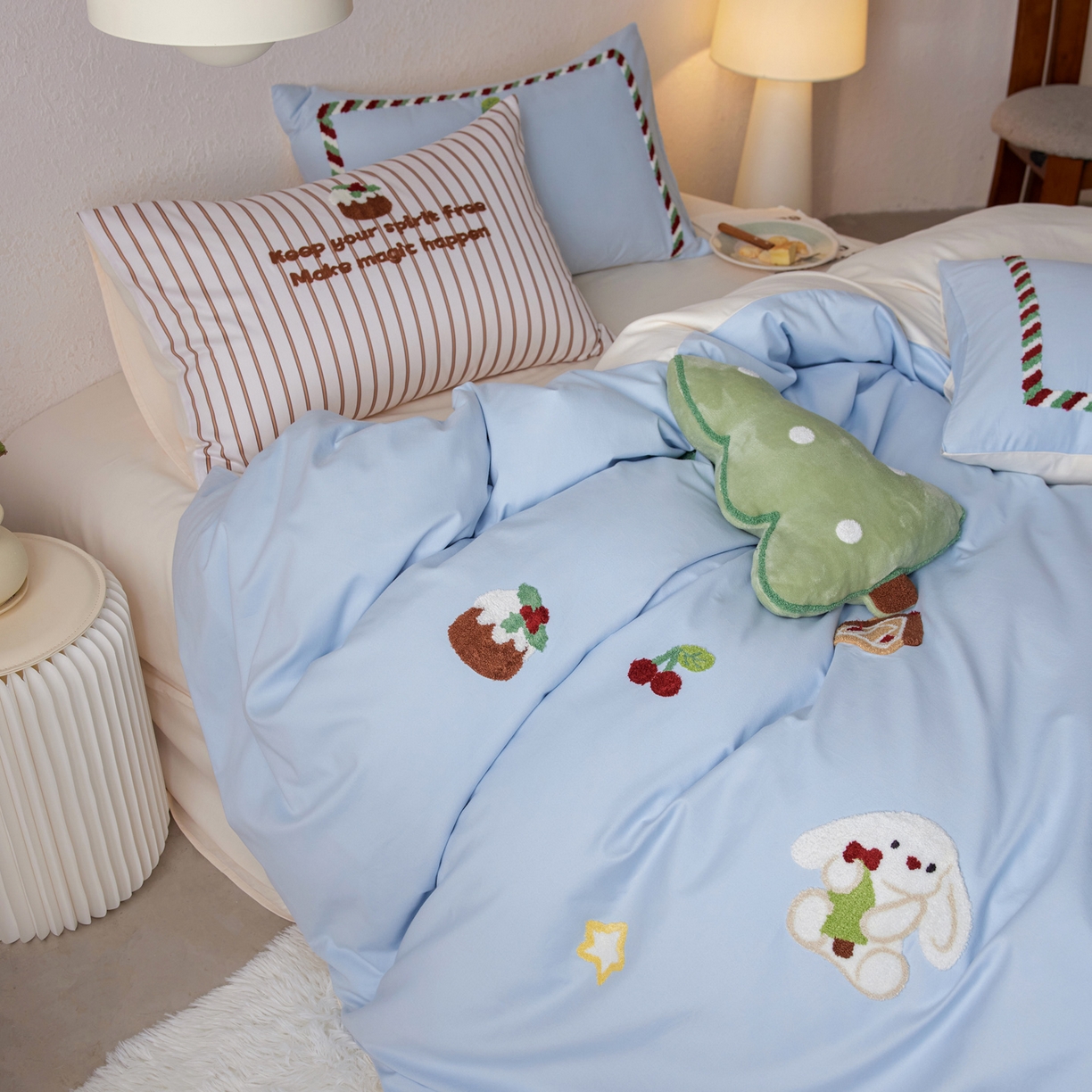 91家纺网 家纺一手货源 找家纺 简纯主义 2025新款全棉磨毛毛巾绣绣花四件套-圣诞兔 圣诞兔-蓝