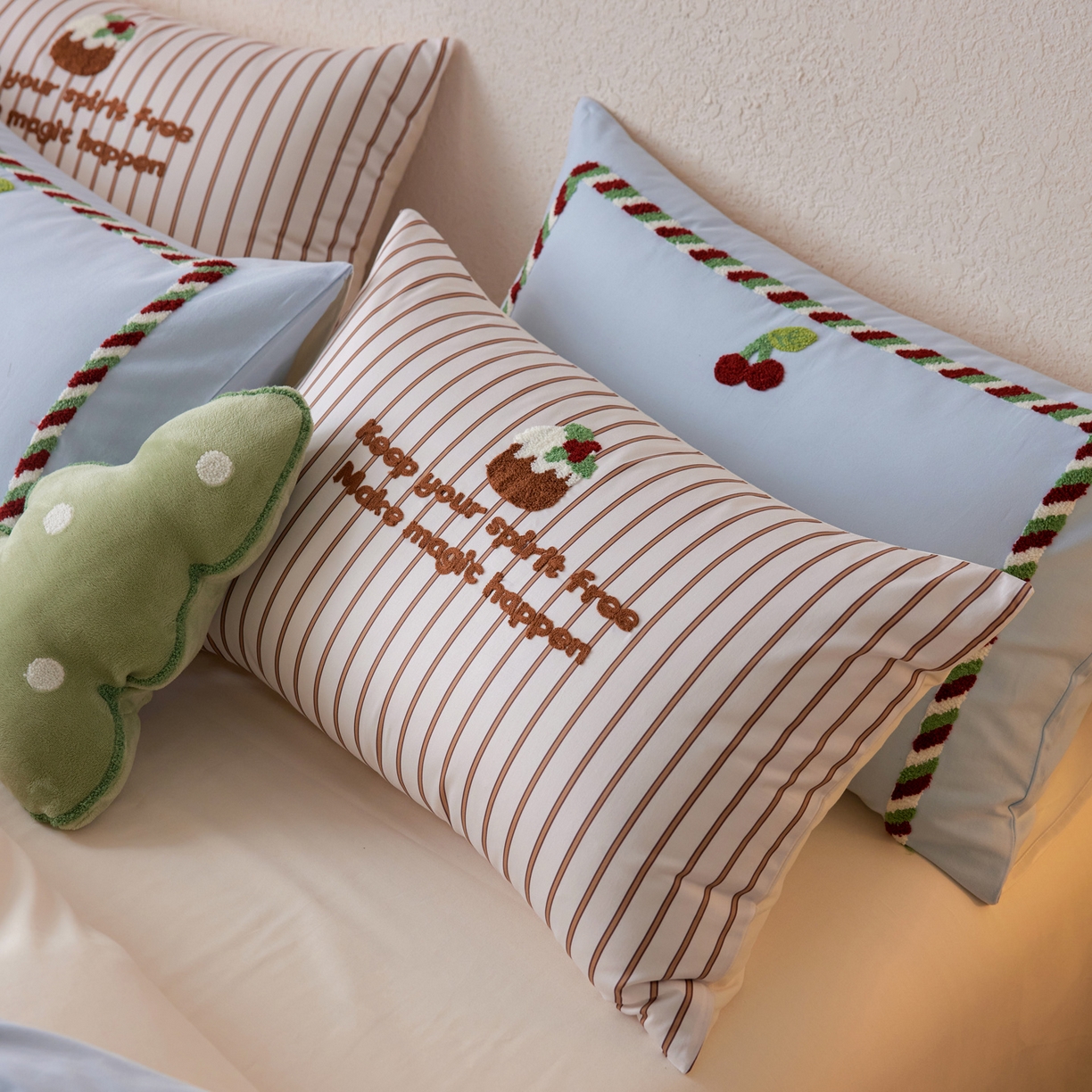 91家纺网 家纺一手货源 找家纺 简纯主义 2025新款全棉磨毛毛巾绣绣花四件套-圣诞兔 圣诞兔-蓝