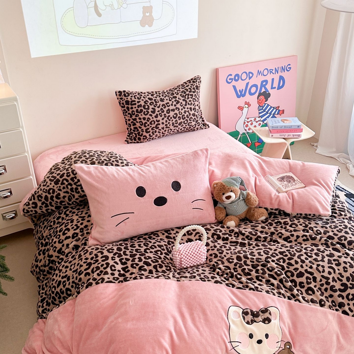 91家纺网 家纺一手货源 找家纺 （总）觅糖家纺 2025新款牛奶绒卡通贴布绣系列四件套