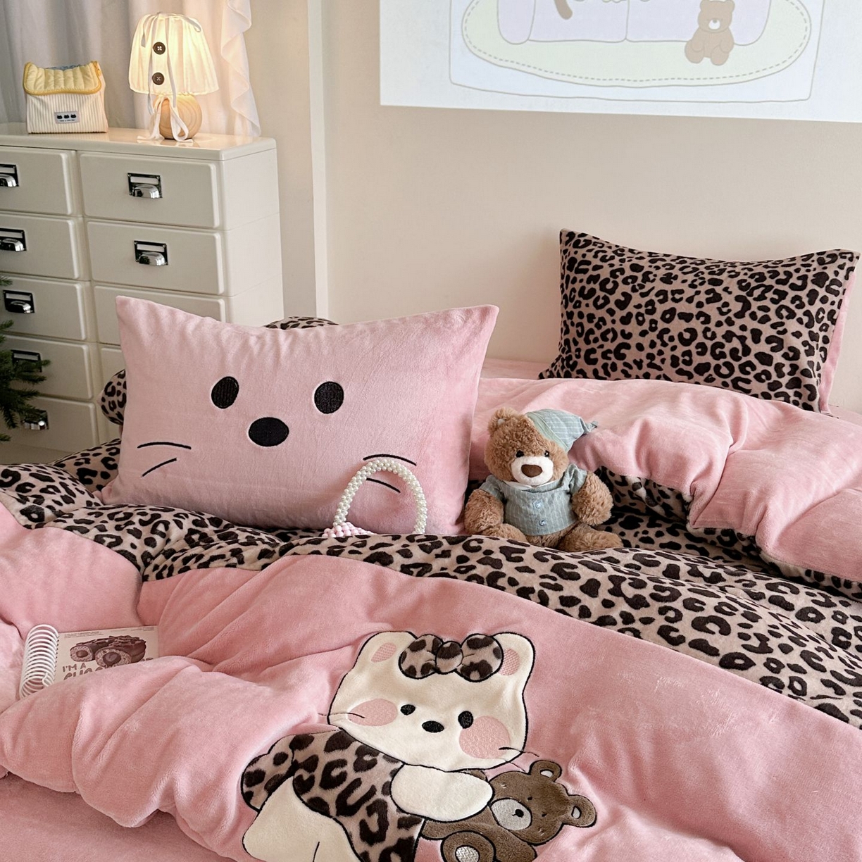 91家纺网 家纺一手货源 找家纺 （总）觅糖家纺 2025新款牛奶绒卡通贴布绣系列四件套