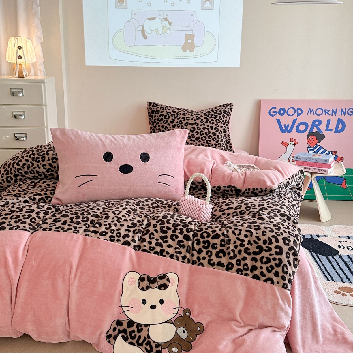 91家纺网 家纺一手货源 找家纺 （总）觅糖家纺 2025新款牛奶绒卡通贴布绣系列四件套