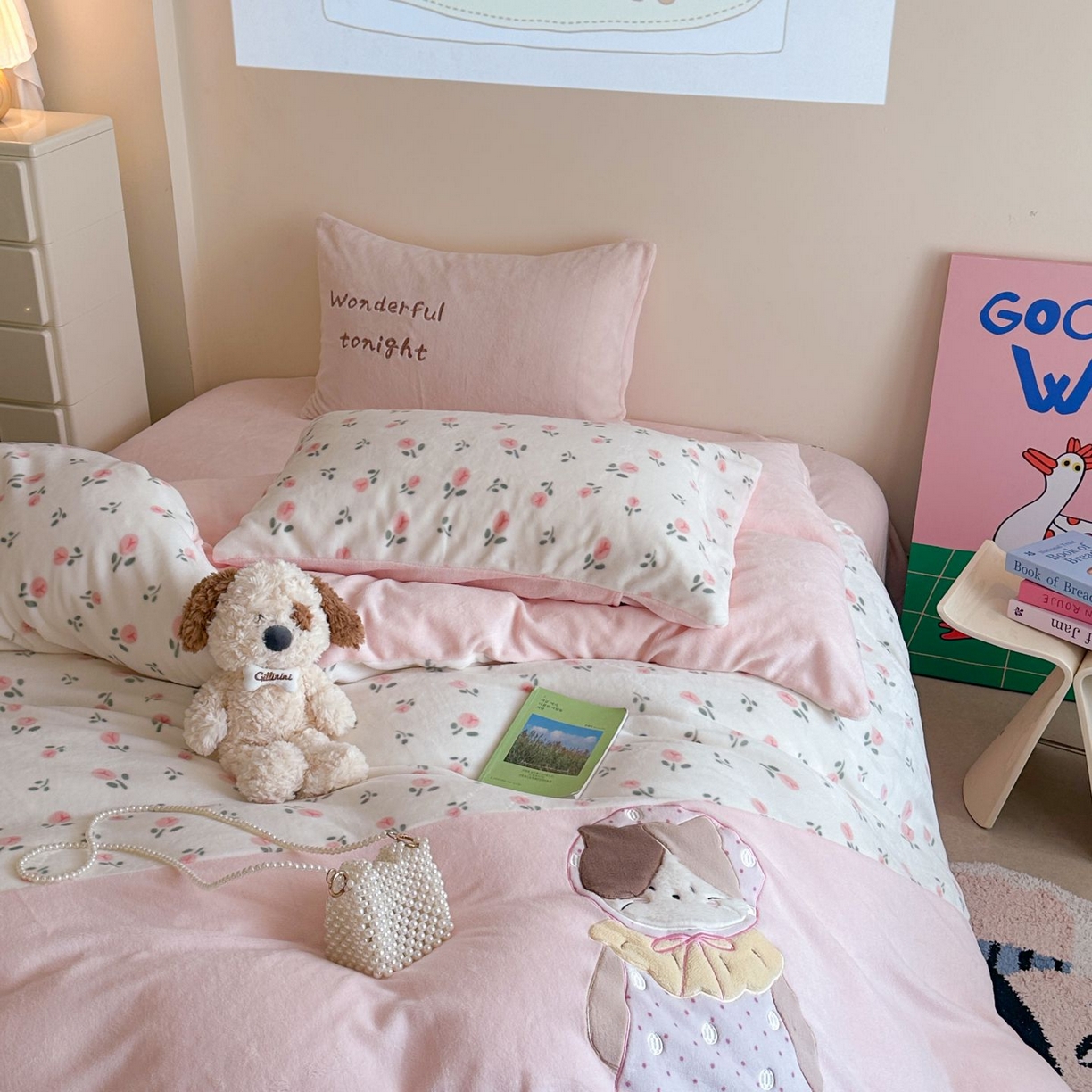 91家纺网 家纺一手货源 找家纺 觅糖家纺 2025新款牛奶绒卡通贴布绣系列四件套 三花猫咪