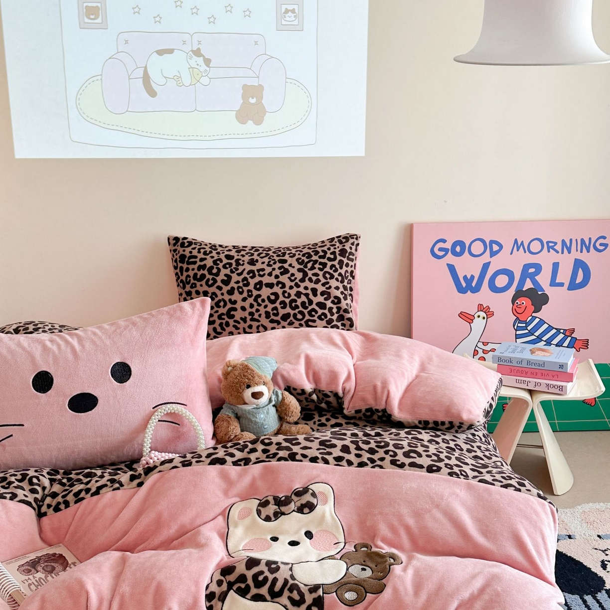 91家纺网 家纺一手货源 找家纺 觅糖家纺 2025新款牛奶绒卡通贴布绣系列四件套 豹纹小猫