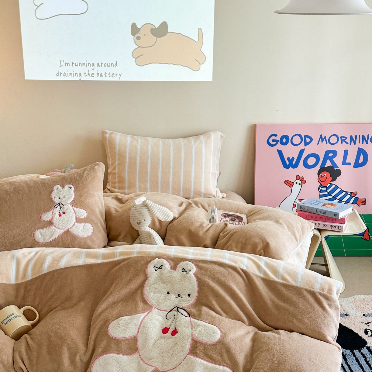 91家纺网 家纺一手货源 找家纺 觅糖家纺 2025新款牛奶绒卡通贴布绣系列四件套 兔小姐