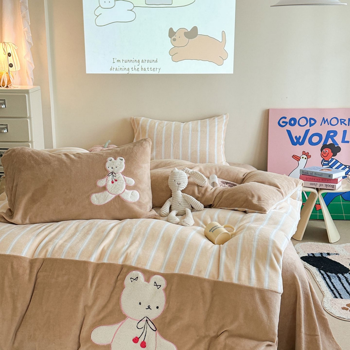 91家纺网 家纺一手货源 找家纺 觅糖家纺 2025新款牛奶绒卡通贴布绣系列四件套 兔小姐