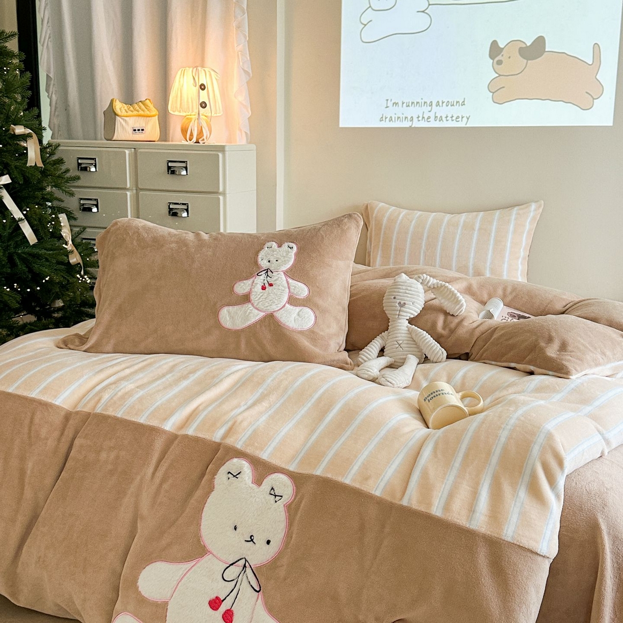 91家纺网 家纺一手货源 找家纺 觅糖家纺 2025新款牛奶绒卡通贴布绣系列四件套 兔小姐