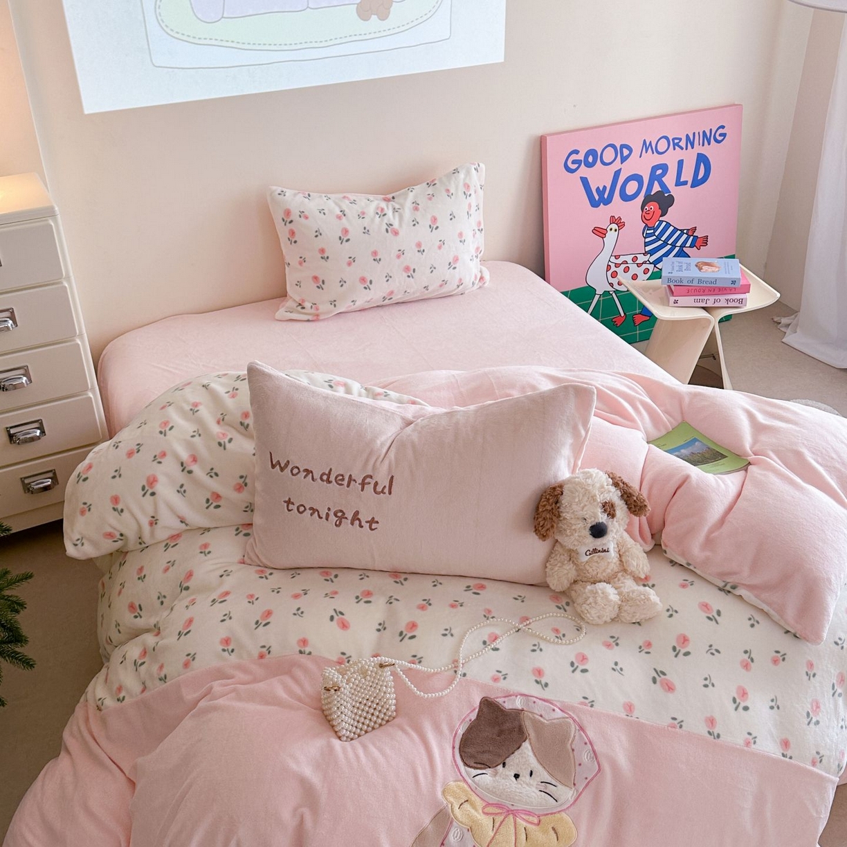 91家纺网 家纺一手货源 找家纺 觅糖家纺 2025新款牛奶绒卡通贴布绣系列四件套 三花猫咪