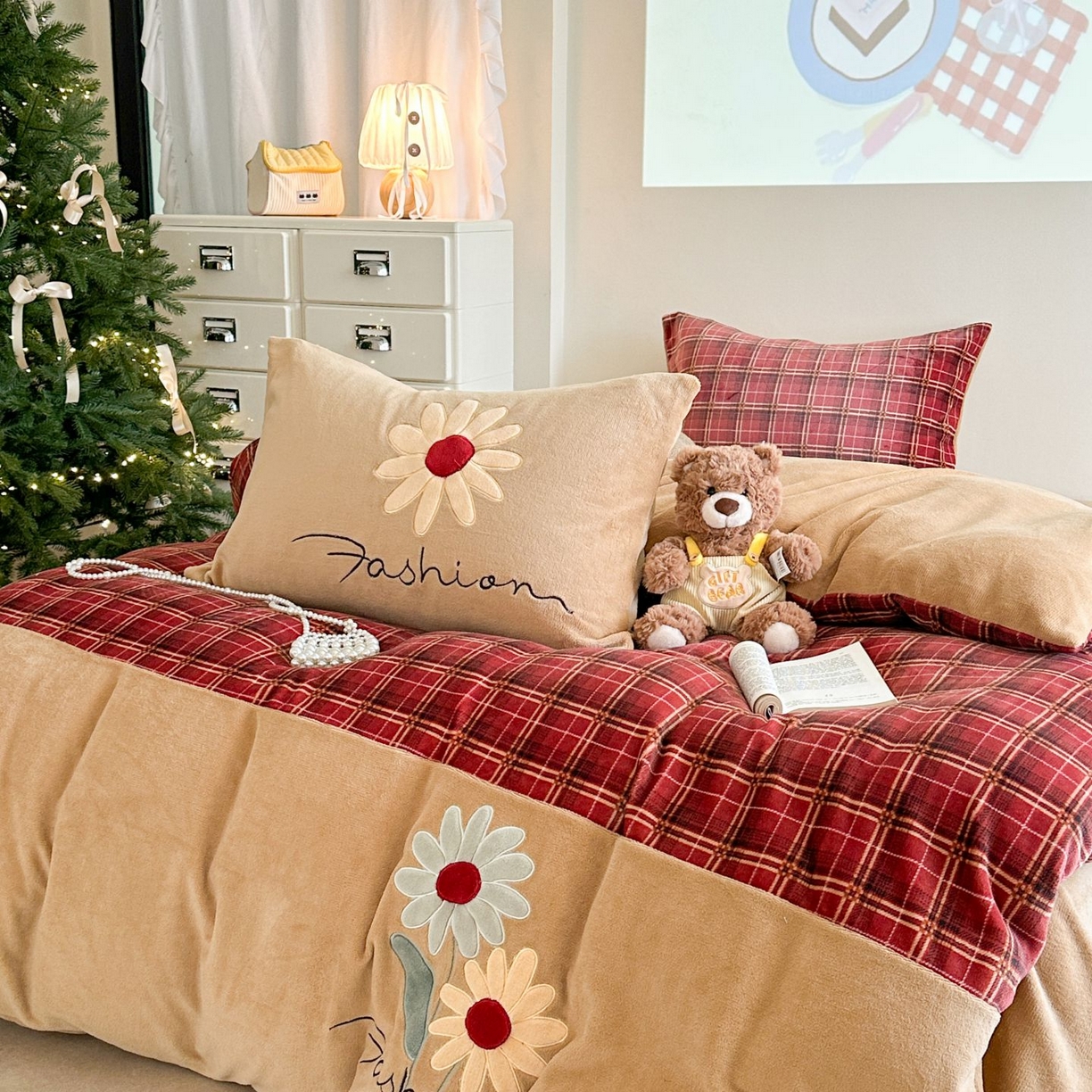 91家纺网 家纺一手货源 找家纺 觅糖家纺 2025新款牛奶绒卡通贴布绣系列四件套 雏菊之恋