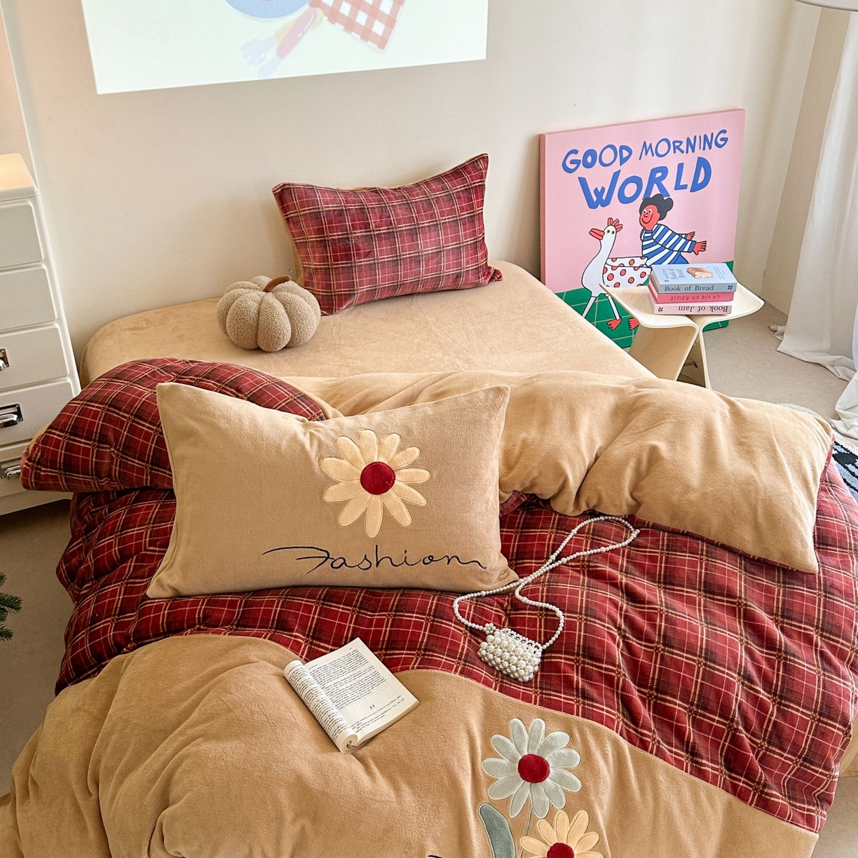 91家纺网 家纺一手货源 找家纺 觅糖家纺 2025新款牛奶绒卡通贴布绣系列四件套 雏菊之恋