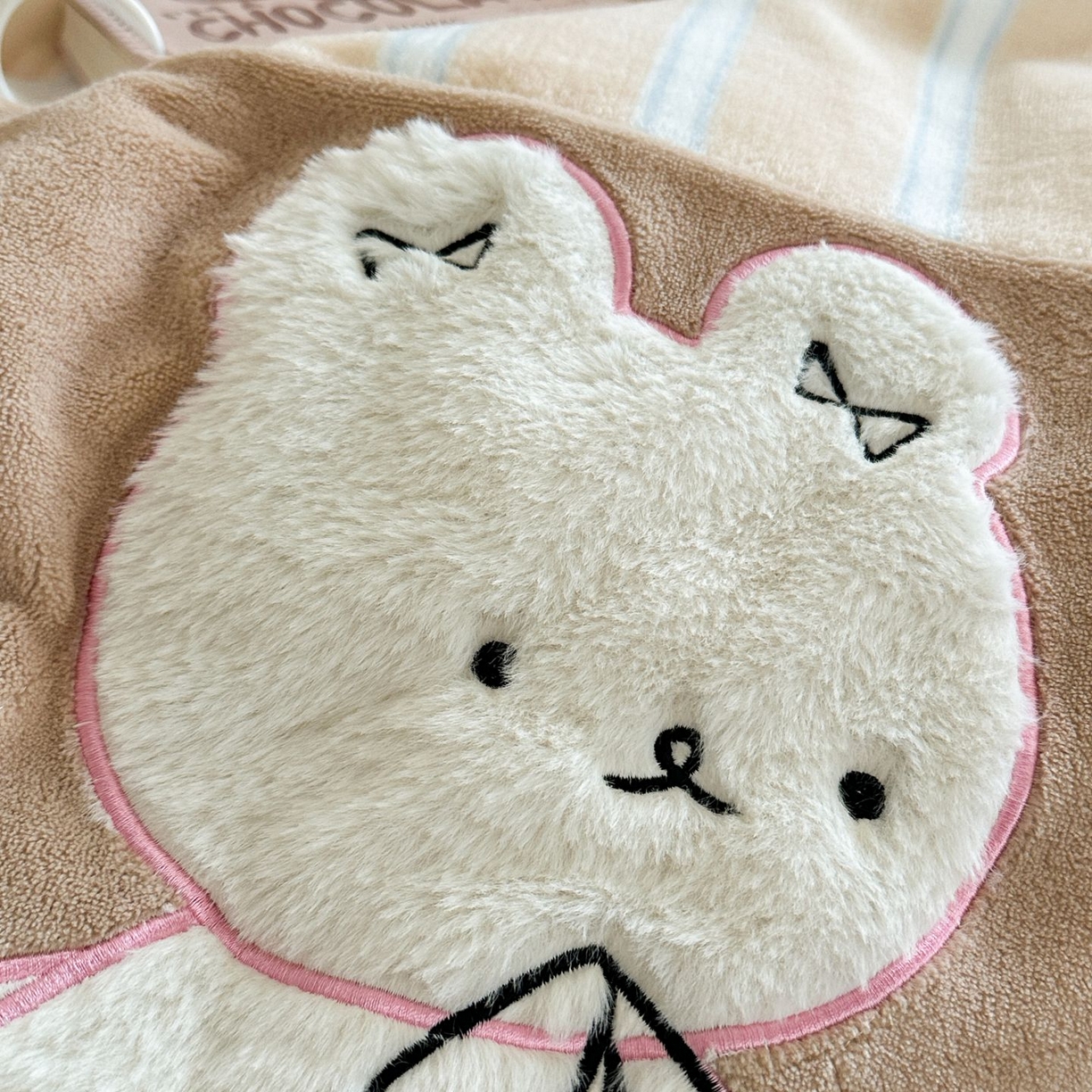 91家纺网 家纺一手货源 找家纺 觅糖家纺 2025新款牛奶绒卡通贴布绣系列四件套 兔小姐