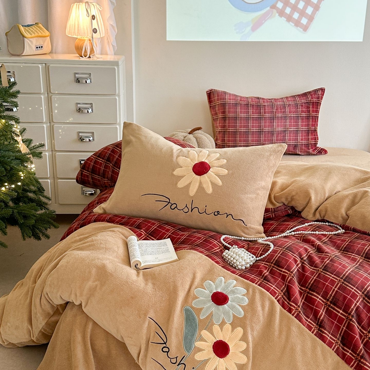 91家纺网 家纺一手货源 找家纺 觅糖家纺 2025新款牛奶绒卡通贴布绣系列四件套 雏菊之恋