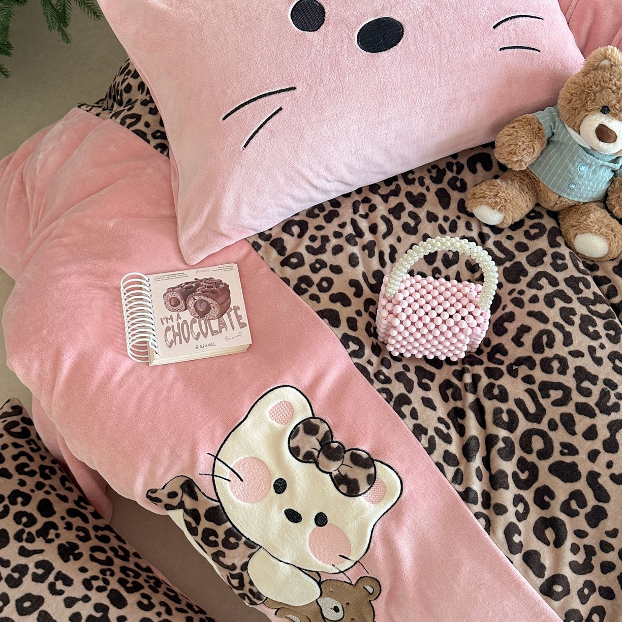 91家纺网 家纺一手货源 找家纺 觅糖家纺 2025新款牛奶绒卡通贴布绣系列四件套 豹纹小猫