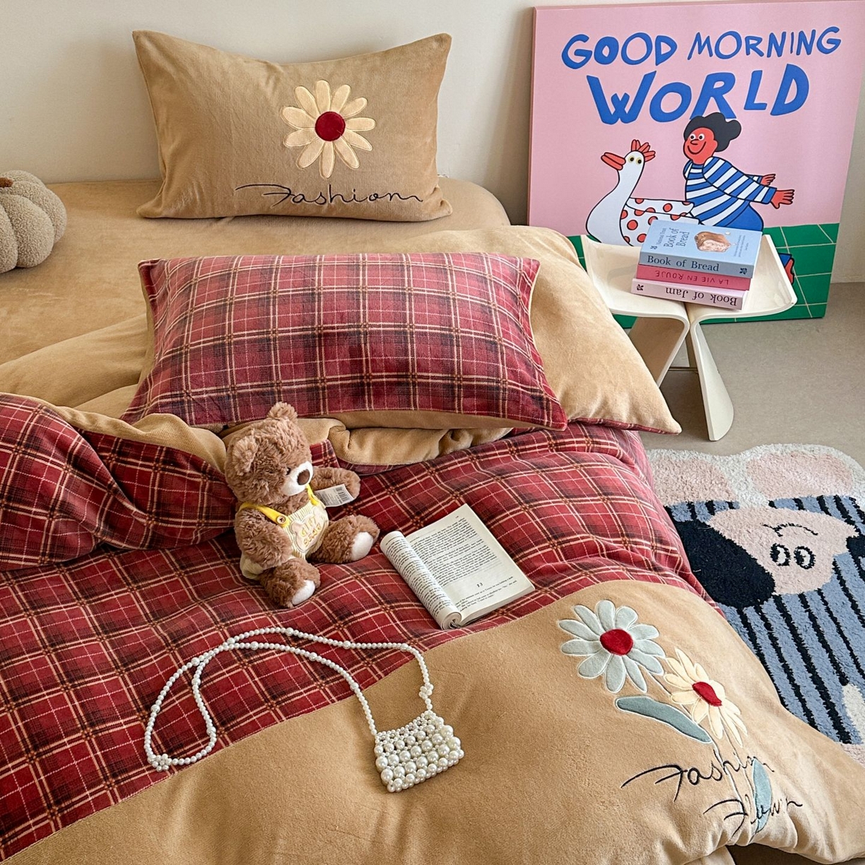 91家纺网 家纺一手货源 找家纺 觅糖家纺 2025新款牛奶绒卡通贴布绣系列四件套 雏菊之恋