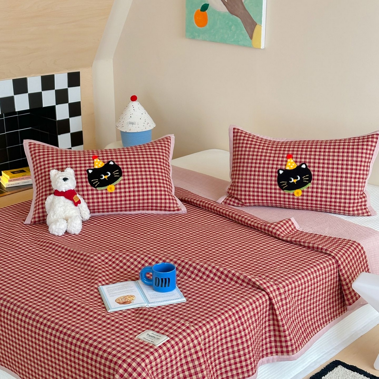 91家纺网 家纺一手货源 找家纺 觅糖家纺 2025新款色织水洗棉毛巾绣床盖四件套 红格子猫