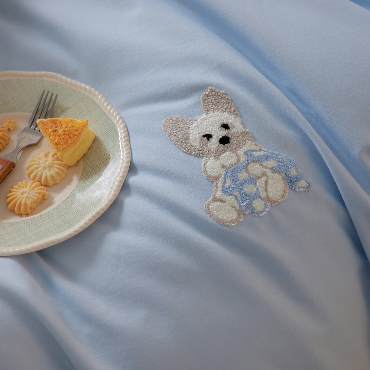 91家纺网 家纺一手货源 找家纺 （总）简纯主义 2025新款全棉磨毛毛巾绣绣花四件套-耳机小狗