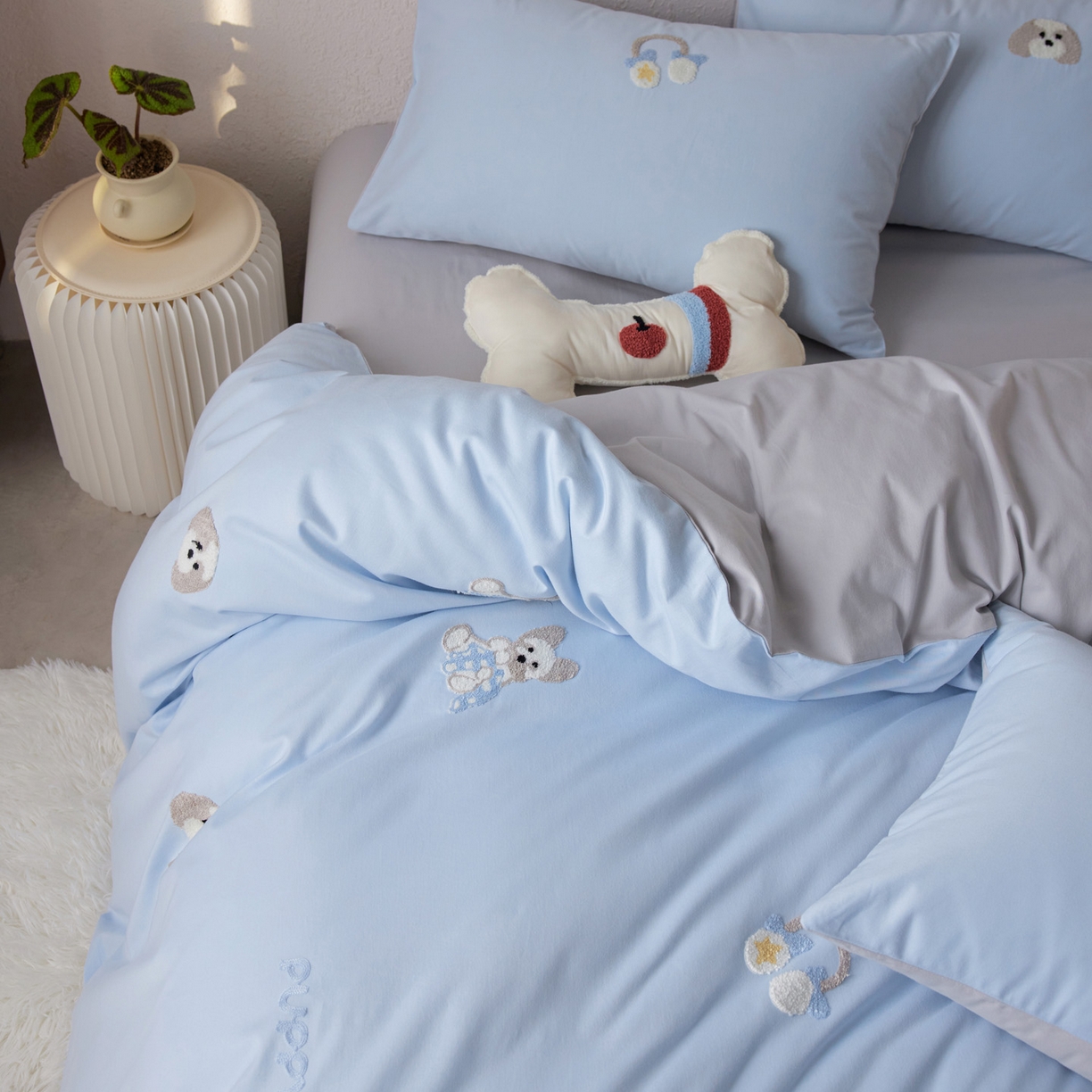 91家纺网 家纺一手货源 找家纺 （总）简纯主义 2025新款全棉磨毛毛巾绣绣花四件套-耳机小狗