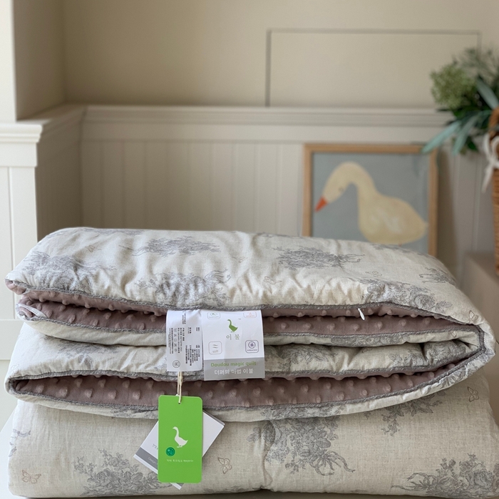 91家纺网 家纺一手货源 找家纺 汇庭 2025秋冬新款·幸运双豆春秋被系列 罗曼浅灰