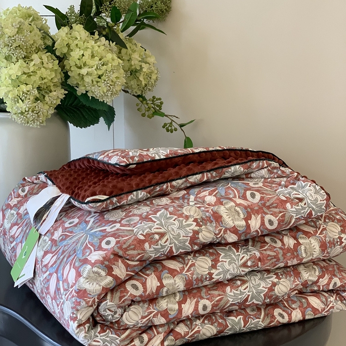91家纺网 家纺一手货源 找家纺 汇庭 2025秋冬新款·幸运双豆春秋被系列 蔓德琳红