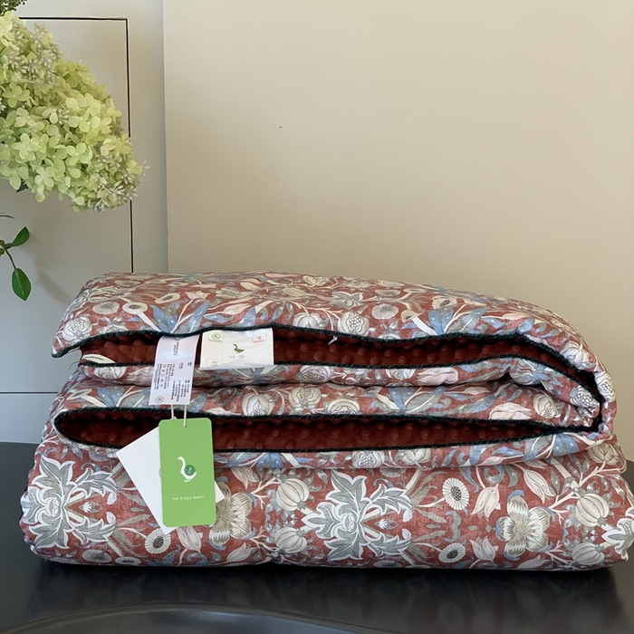 91家纺网 家纺一手货源 找家纺 汇庭 2025秋冬新款·幸运双豆春秋被系列 蔓德琳红