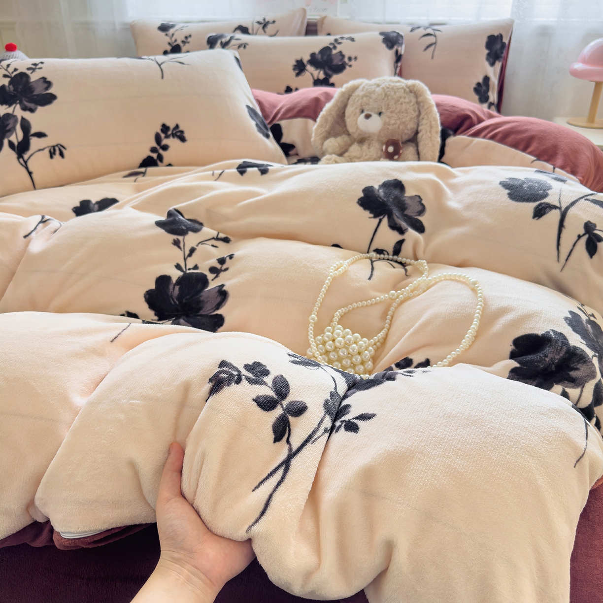 91家纺网 家纺一手货源 找家纺 灿哈家纺 2025新款200g加厚款小清新牛奶绒印花四件套